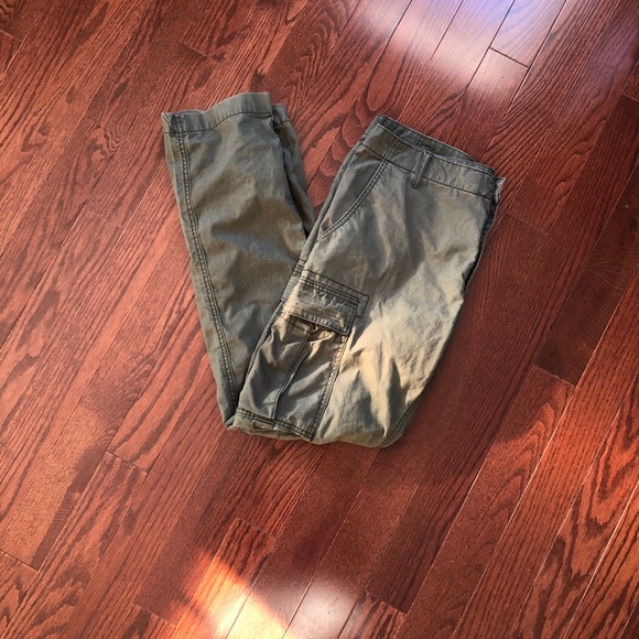 Old Navy Green Cargo Pants - Picture 4 of 4